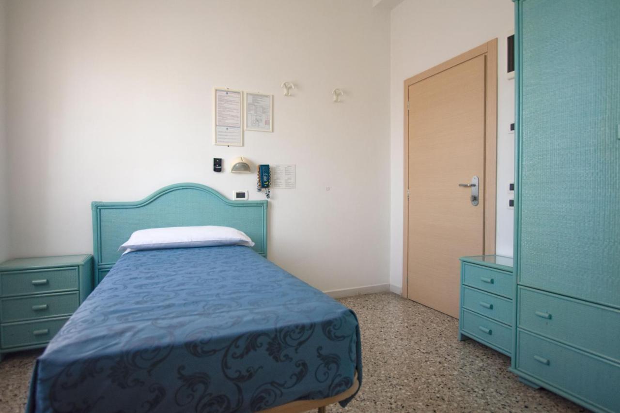 Hotel Mauri Marebello Bagian luar foto
